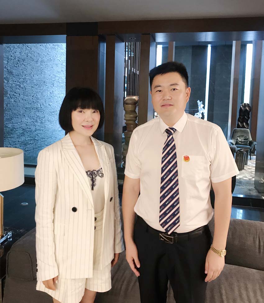 公司正式簽約著名歌唱家陳紅老師為盛隆之家服飾品牌代言人！