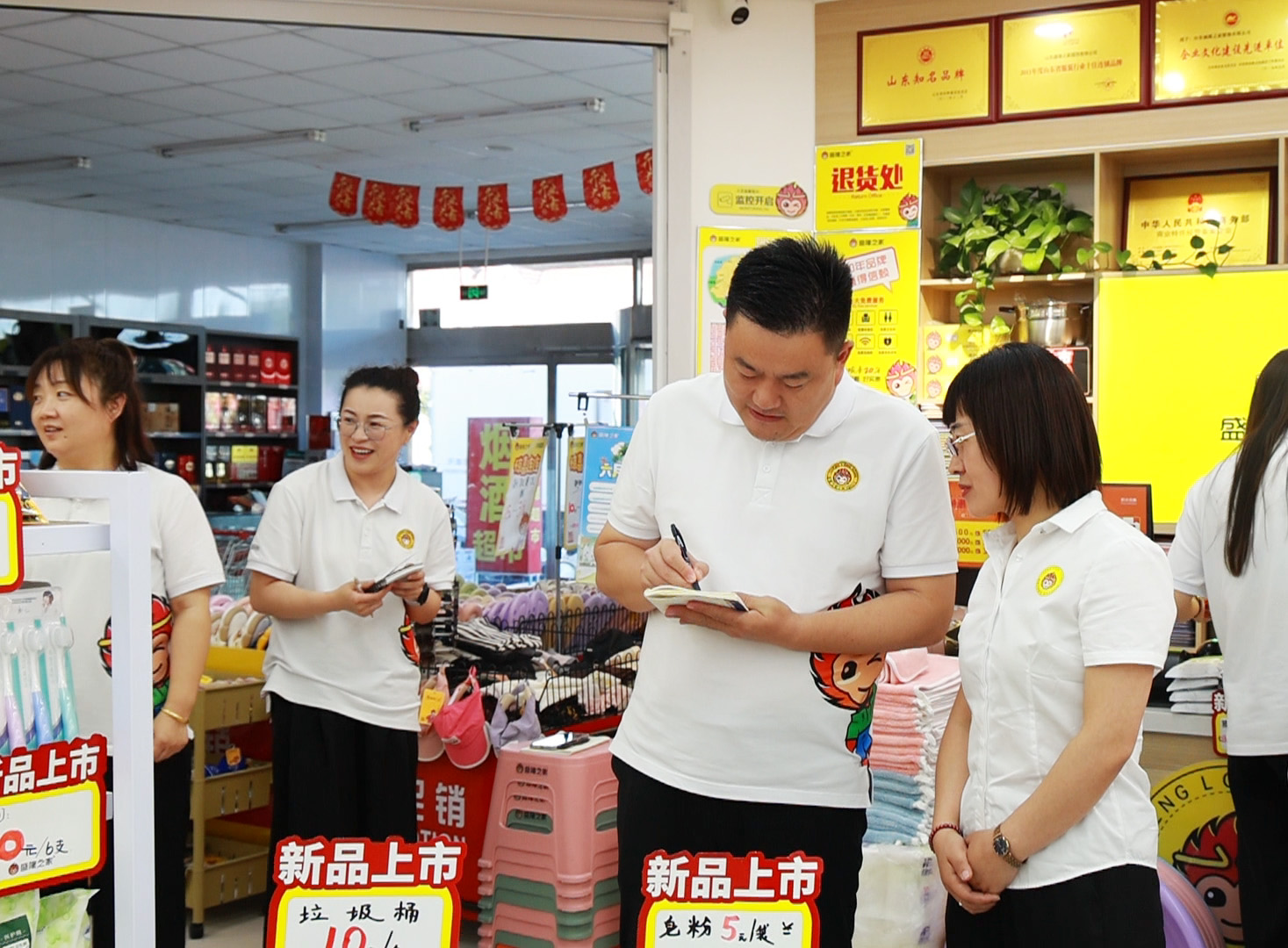 盛魯杰董事長(zhǎng)帶隊(duì)赴東區(qū)直管區(qū)開(kāi)展巡店調(diào)研活動(dòng)